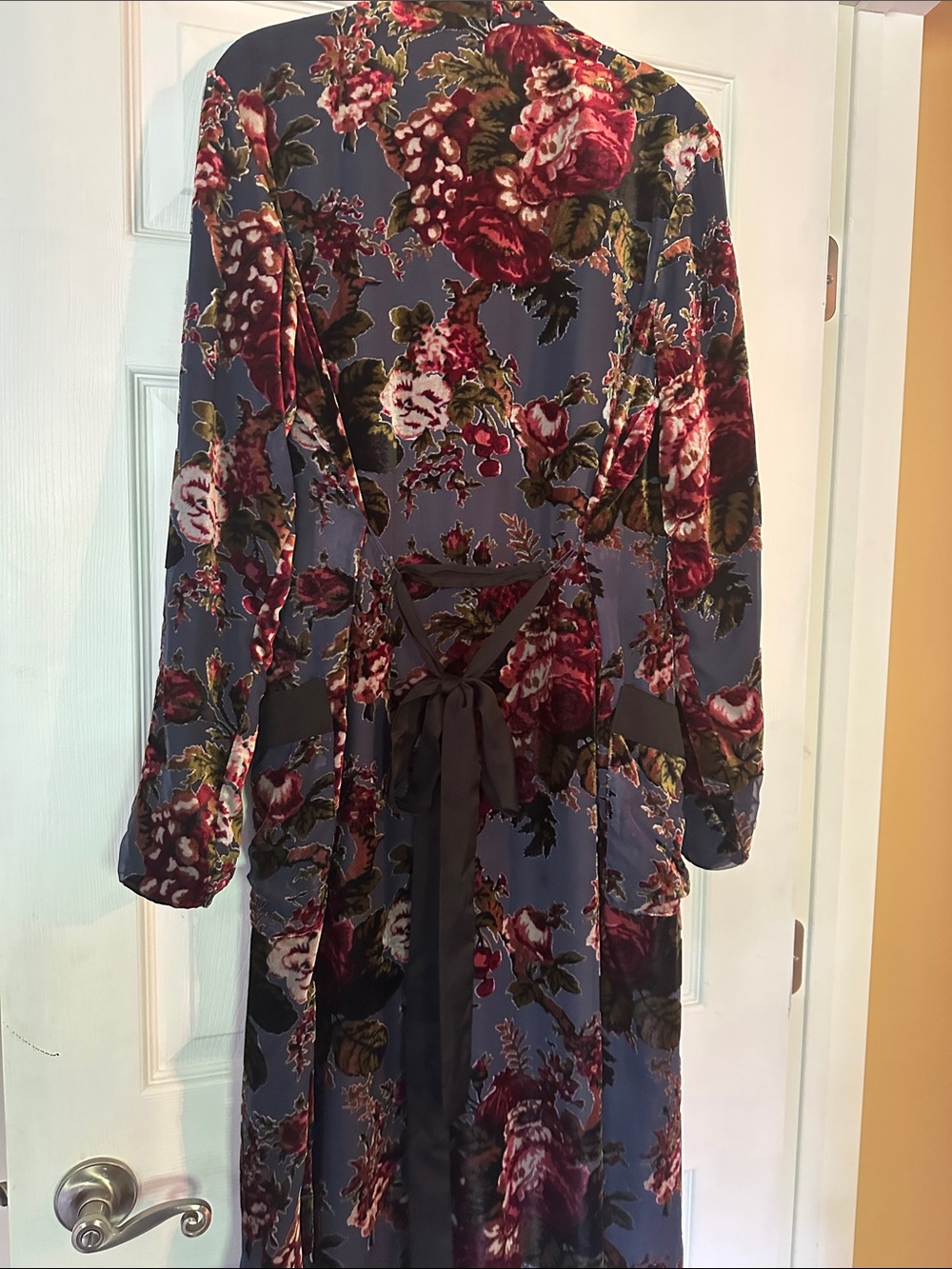 Zara Woman Black Velvet Floral kimono - Picture 3 of 9